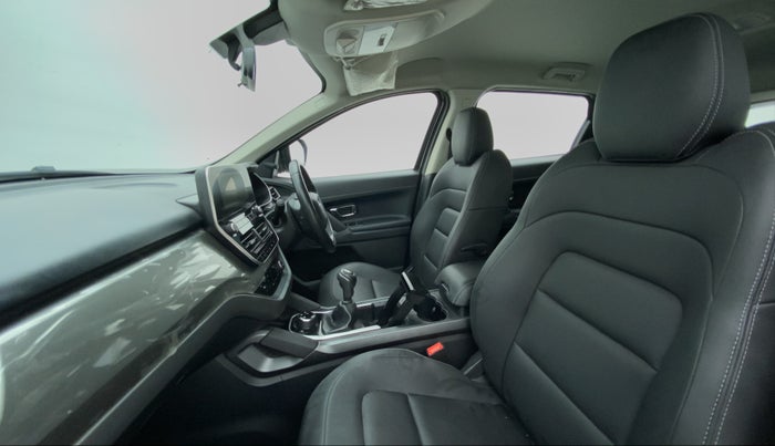 2019 Tata Harrier XZ DARK EDITION, Diesel, Manual, 28,986 km, Right Side Front Door Cabin