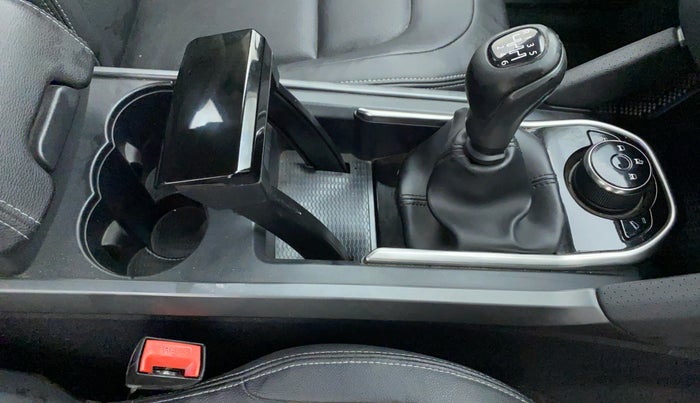 2019 Tata Harrier XZ DARK EDITION, Diesel, Manual, 28,986 km, Gear Lever