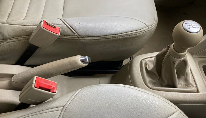 2014 Maruti Ertiga VDI Anniversary Edition, Diesel, Manual, 72,420 km, Gear Lever