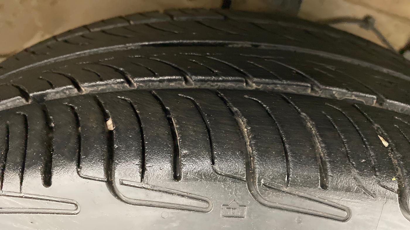 2014 Maruti Ertiga VDI Anniversary Edition, Diesel, Manual, 72,420 km, Right Front Tyre Tread