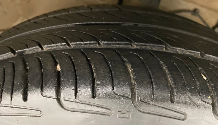 2014 Maruti Ertiga VDI Anniversary Edition, Diesel, Manual, 72,420 km, Right Front Tyre Tread