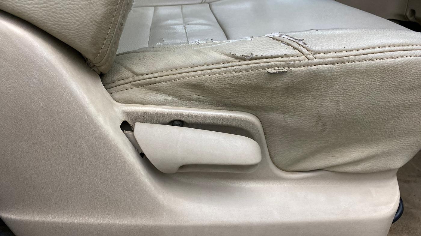 2014 Maruti Ertiga VDI Anniversary Edition, Diesel, Manual, 72,420 km, Driver Side Adjustment Panel
