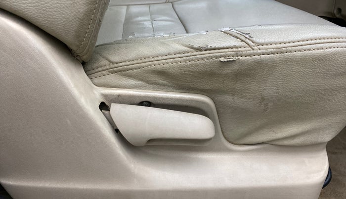 2014 Maruti Ertiga VDI Anniversary Edition, Diesel, Manual, 72,420 km, Driver Side Adjustment Panel