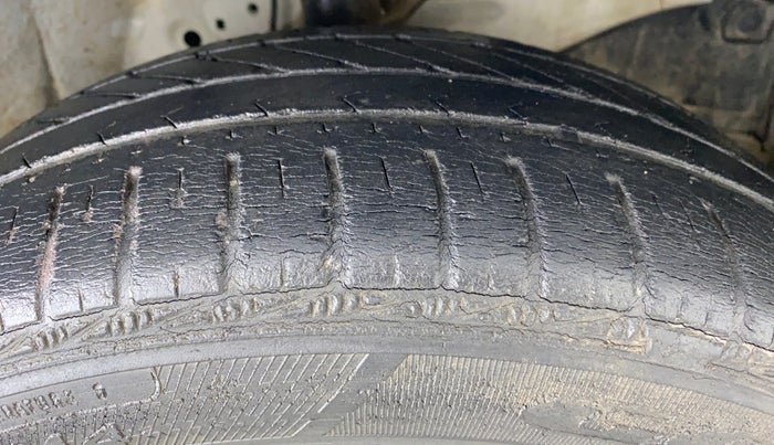 2014 Honda Amaze 1.2 EXMT I VTEC, Petrol, Manual, 36,260 km, Right Front Tyre Tread