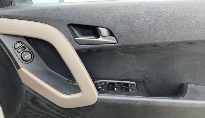 2015 Hyundai Creta  SX 1.6 Petrol , Petrol, Manual, 1,16,376 km, Driver Side Door Panels Control