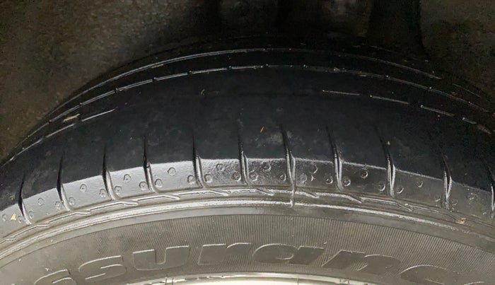 2015 Hyundai Creta  SX 1.6 Petrol , Petrol, Manual, 1,16,376 km, Left Rear Tyre Tread