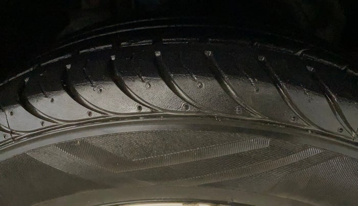 2017 Ford Figo Aspire TITANIUM 1.2 PETROL, Petrol, Manual, 57,602 km, Right Front Tyre Tread