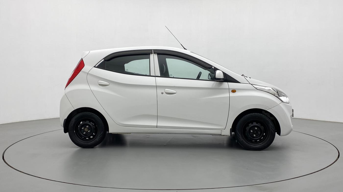 2015 Hyundai Eon SPORTZ, Petrol, Manual, 54,108 km, Right Side View