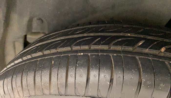 2013 Maruti Swift Dzire VXI, Petrol, Manual, 67,105 km, Left Rear Tyre Tread