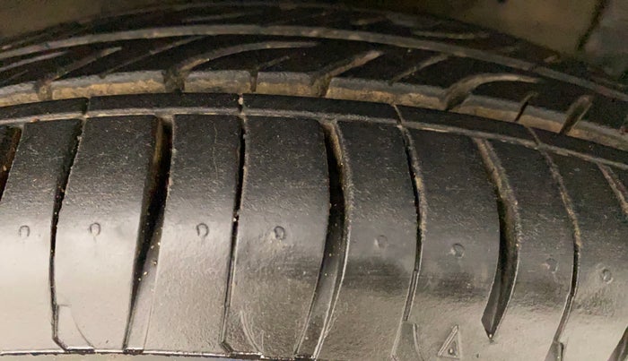2013 Maruti Swift Dzire VXI, Petrol, Manual, 67,105 km, Right Front Tyre Tread
