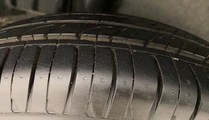 2013 Maruti Swift Dzire VXI, Petrol, Manual, 67,105 km, Right Rear Tyre Tread