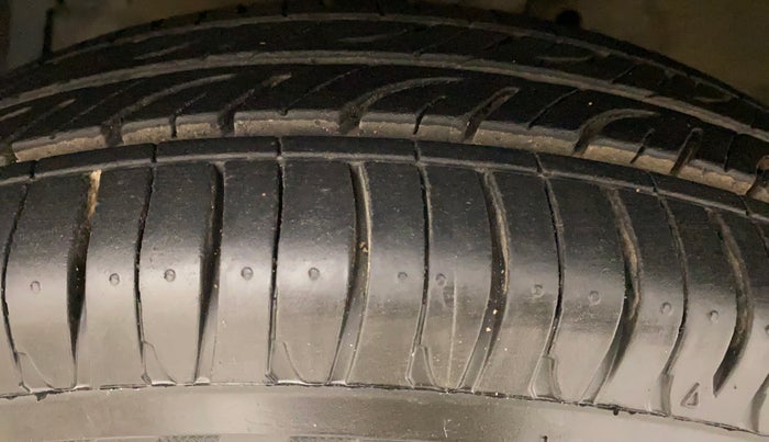 2013 Maruti Swift Dzire VXI, Petrol, Manual, 67,105 km, Left Front Tyre Tread