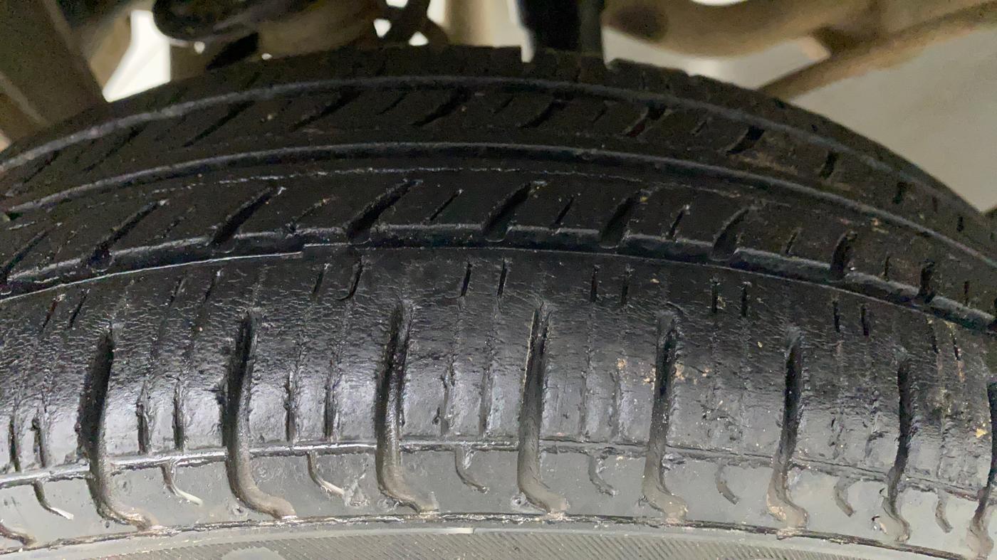 2012 Maruti Zen Estilo LXI CNG, CNG, Manual, 88,583 km, Right Rear Tyre Tread