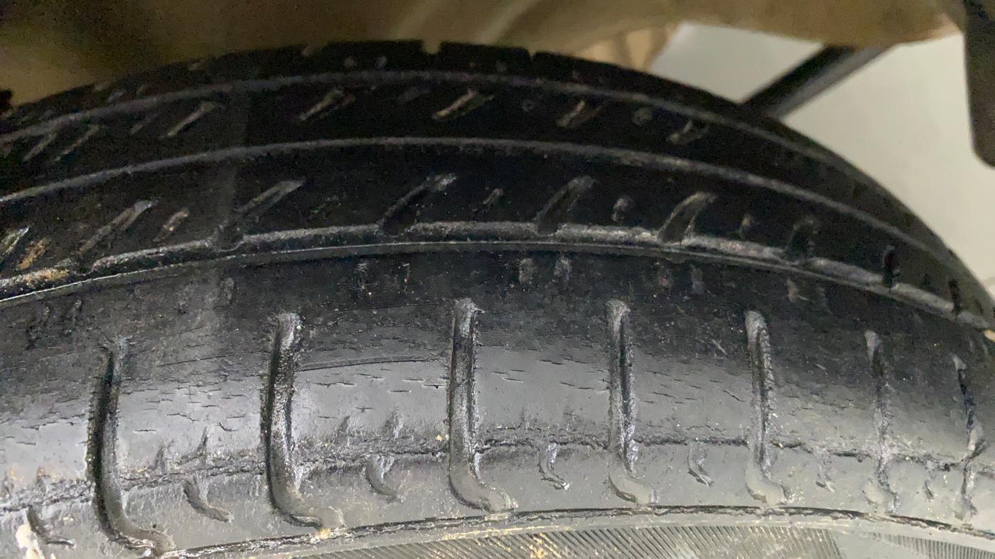 2012 Maruti Zen Estilo LXI CNG, CNG, Manual, 88,583 km, Right Front Tyre Tread
