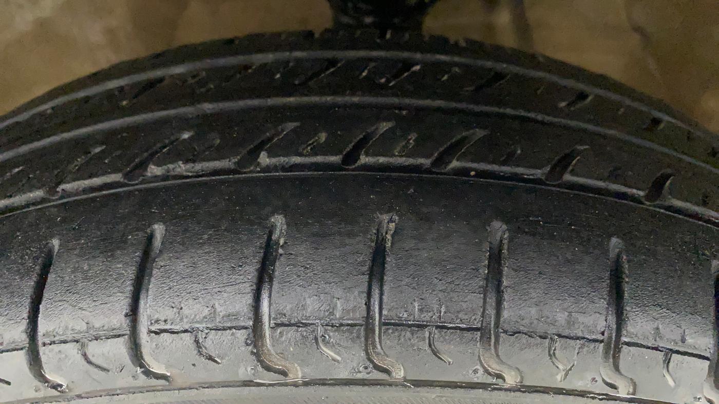 2012 Maruti Zen Estilo LXI CNG, CNG, Manual, 88,583 km, Left Front Tyre Tread