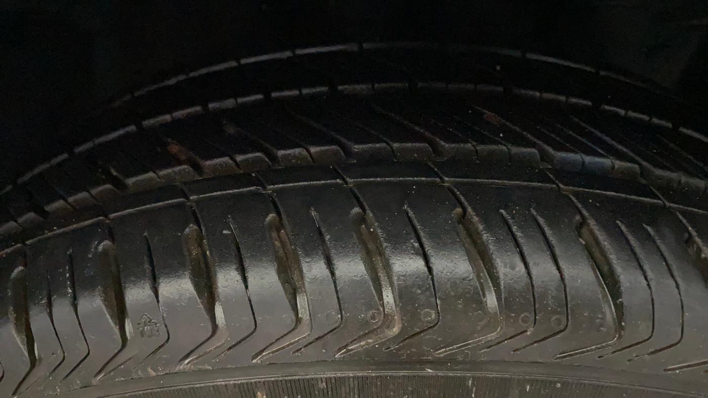 2017 Nissan Micra Active XV, Petrol, Manual, 24,783 km, Right Front Tyre Tread