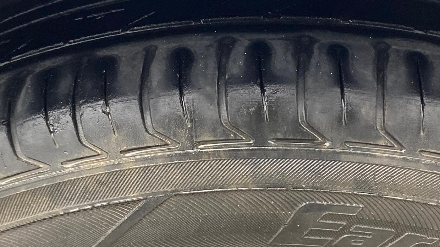 2013 Maruti Swift VDI, Diesel, Manual, 90,372 km, Right Front Tyre Tread