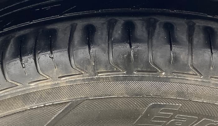 2013 Maruti Swift VDI, Diesel, Manual, 90,343 km, Right Front Tyre Tread