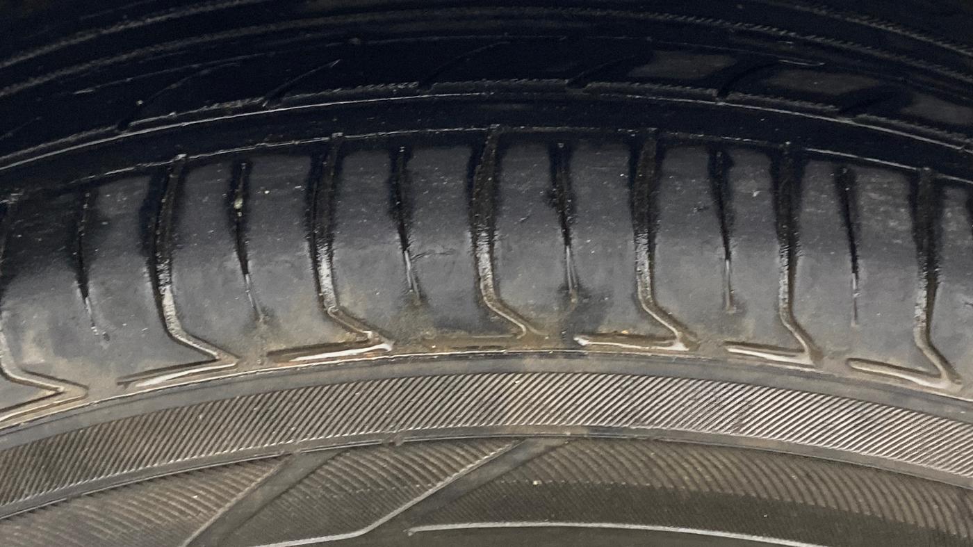 2013 Maruti Swift VDI, Diesel, Manual, 90,372 km, Right Rear Tyre Tread