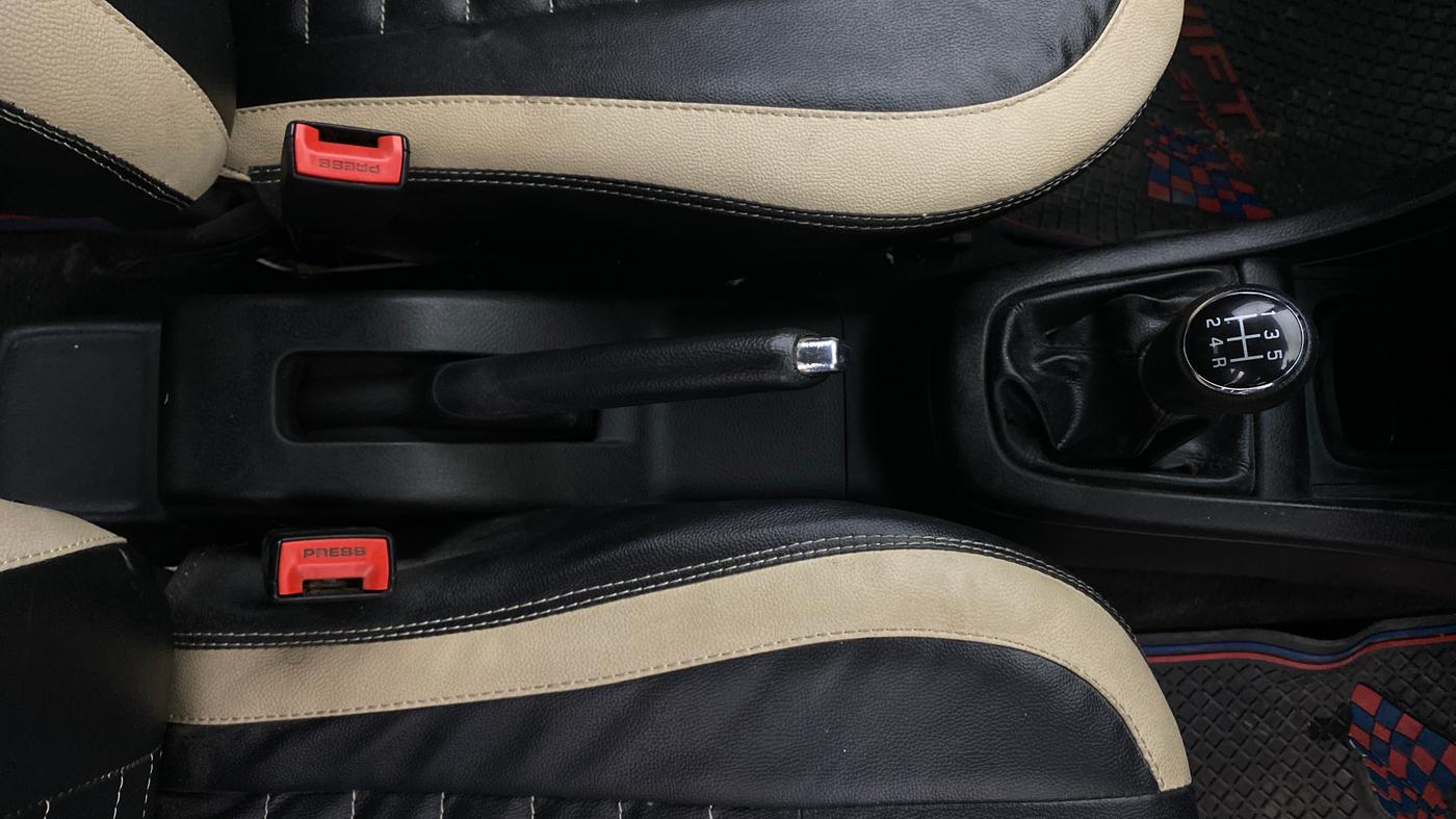 2013 Maruti Swift VDI, Diesel, Manual, 90,372 km, Gear Lever