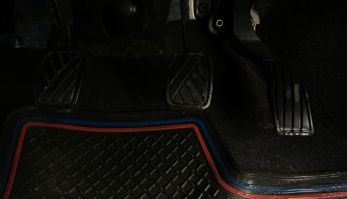 2013 Maruti Swift VDI, Diesel, Manual, 90,343 km, Pedals