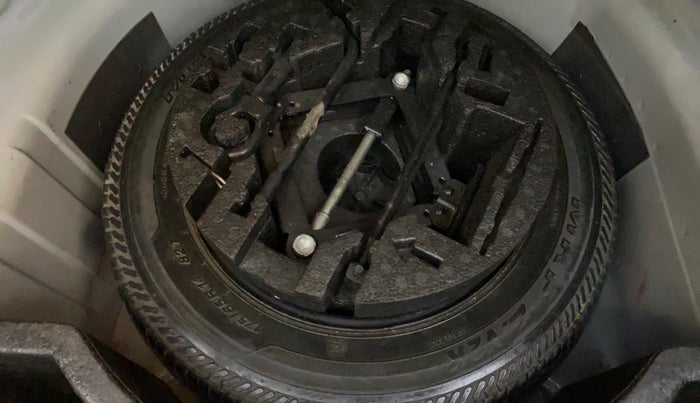 2016 Volkswagen Vento HIGHLINE 1.6 MPI, Petrol, Manual, 98,199 km, Spare Tyre