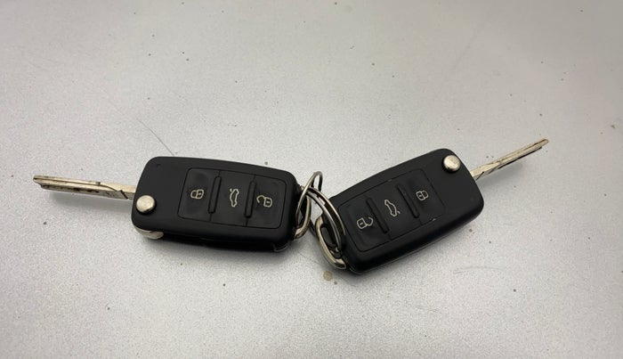 2016 Volkswagen Vento HIGHLINE 1.6 MPI, Petrol, Manual, 98,199 km, Key Close Up