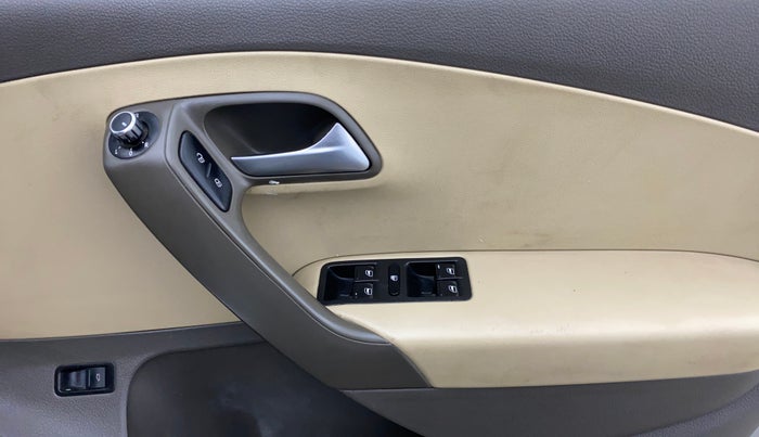 2016 Volkswagen Vento HIGHLINE 1.6 MPI, Petrol, Manual, 98,199 km, Driver Side Door Panels Control