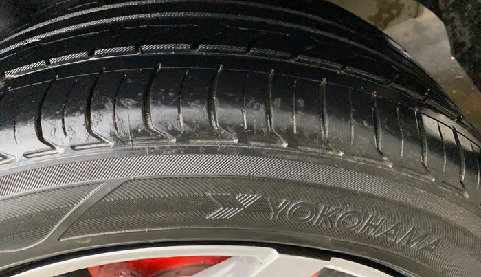 2016 Volkswagen Vento HIGHLINE 1.6 MPI, Petrol, Manual, 98,199 km, Left Rear Tyre Tread