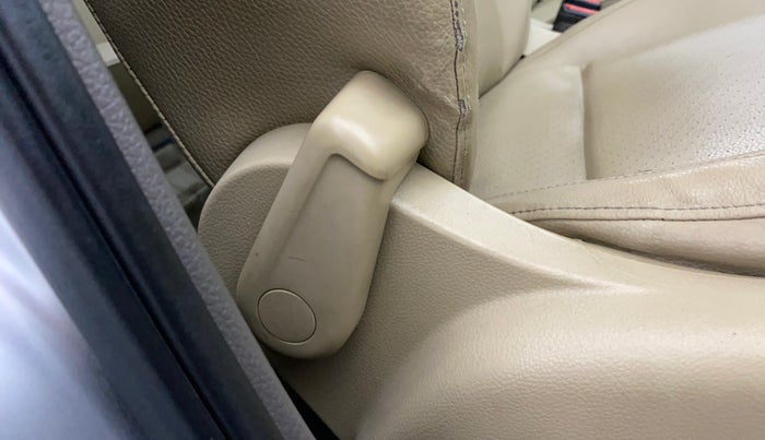 2016 Volkswagen Vento HIGHLINE 1.6 MPI, Petrol, Manual, 98,199 km, Driver Side Adjustment Panel