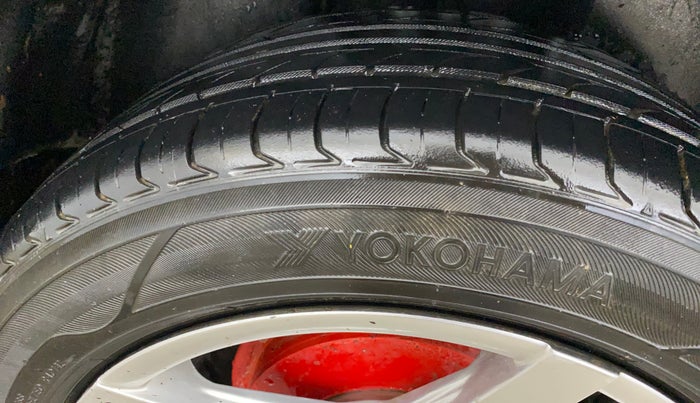 2016 Volkswagen Vento HIGHLINE 1.6 MPI, Petrol, Manual, 98,199 km, Right Rear Tyre Tread