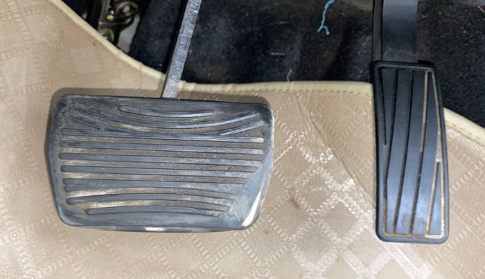 2020 Mahindra XUV300 W8 (O) DIESEL  AT, Diesel, Automatic, 27,041 km, Pedals