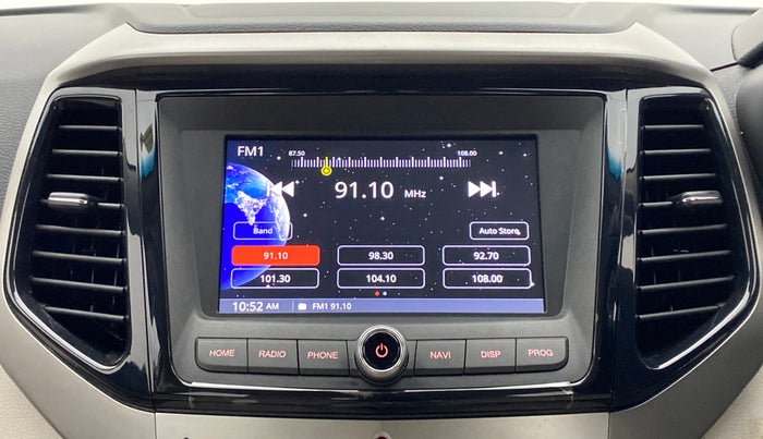 2020 Mahindra XUV300 W8 (O) DIESEL  AT, Diesel, Automatic, 27,041 km, Infotainment System