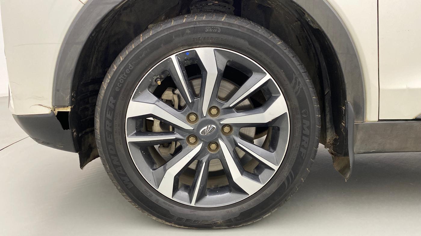 2020 Mahindra XUV300 W8 (O) DIESEL  AT, Diesel, Automatic, 27,041 km, Left Front Wheel