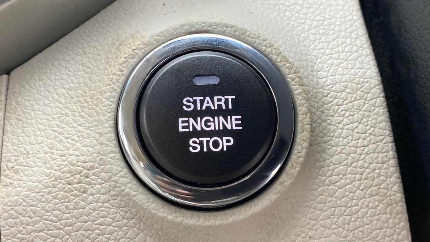 2020 Mahindra XUV300 W8 (O) DIESEL  AT, Diesel, Automatic, 27,041 km, Keyless Start/ Stop Button