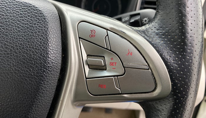 2020 Mahindra XUV300 W8 (O) DIESEL  AT, Diesel, Automatic, 27,041 km, Adaptive Cruise Control
