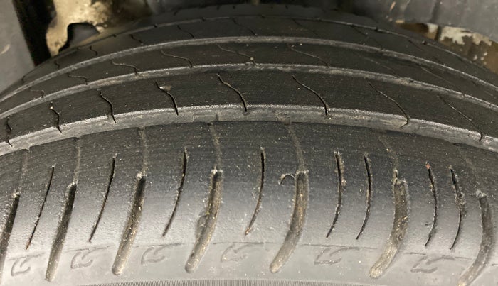 2020 Mahindra XUV300 W8 (O) DIESEL  AT, Diesel, Automatic, 27,041 km, Left Rear Tyre Tread