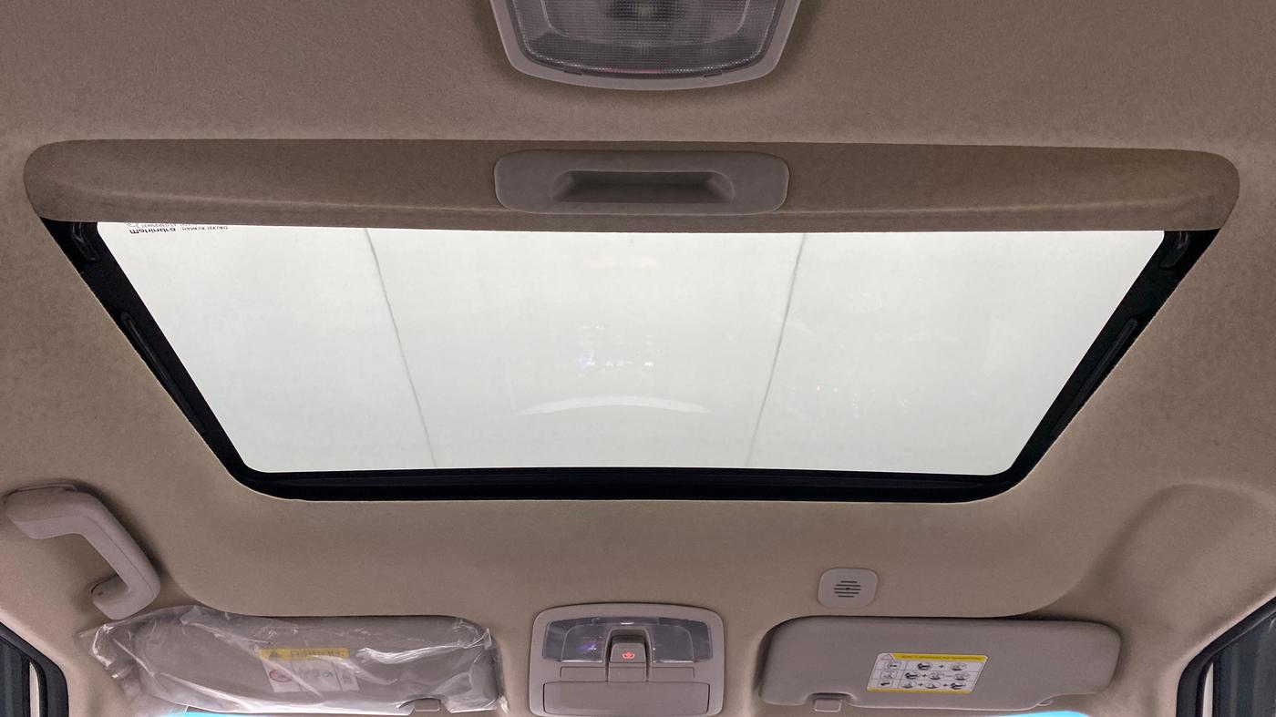 2020 Mahindra XUV300 W8 (O) DIESEL  AT, Diesel, Automatic, 27,041 km, Moonroof/ Sunroof