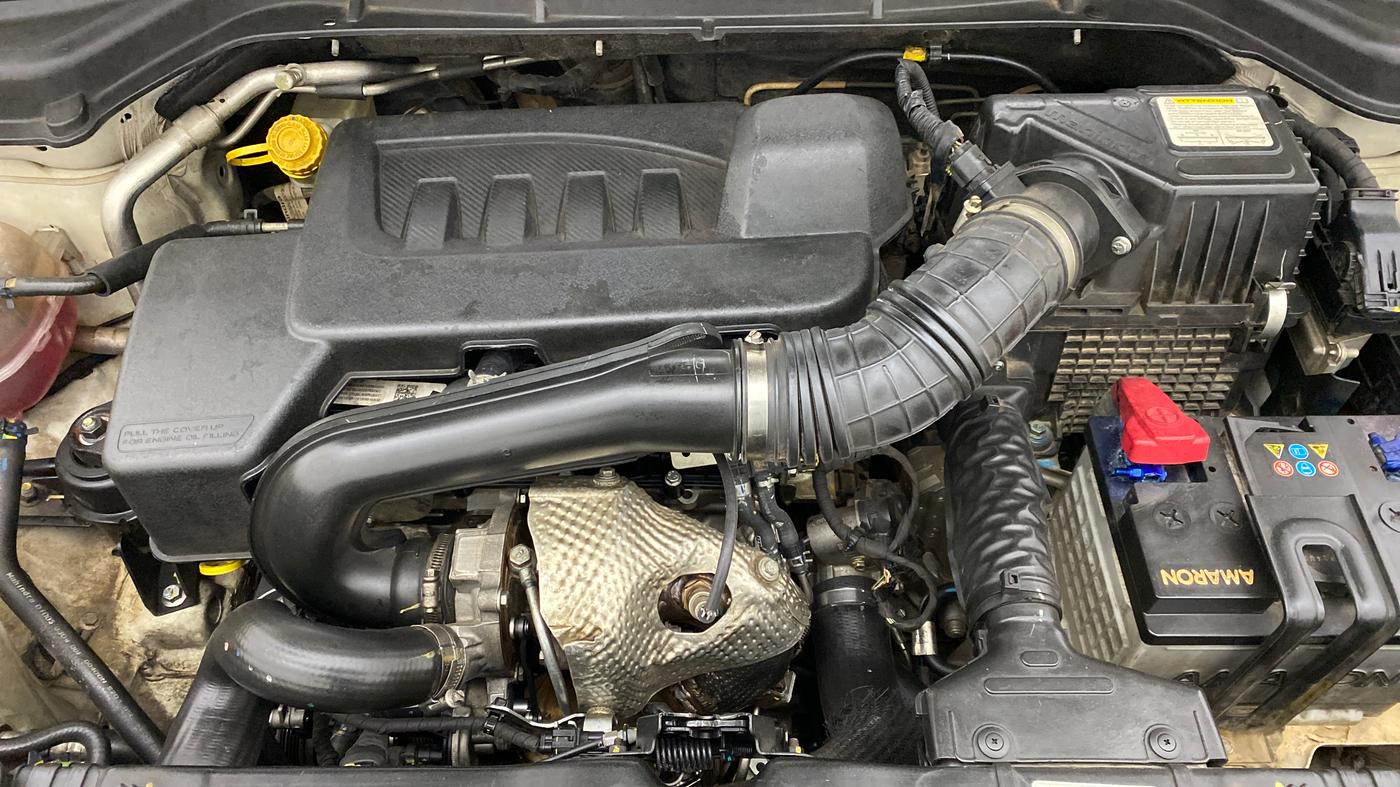 2020 Mahindra XUV300 W8 (O) DIESEL  AT, Diesel, Automatic, 27,041 km, Open Bonet
