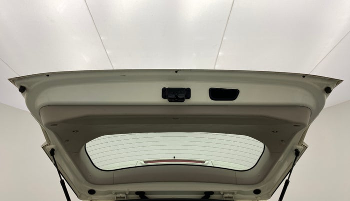 2020 Mahindra XUV300 W8 (O) DIESEL  AT, Diesel, Automatic, 27,041 km, Boot Door Open