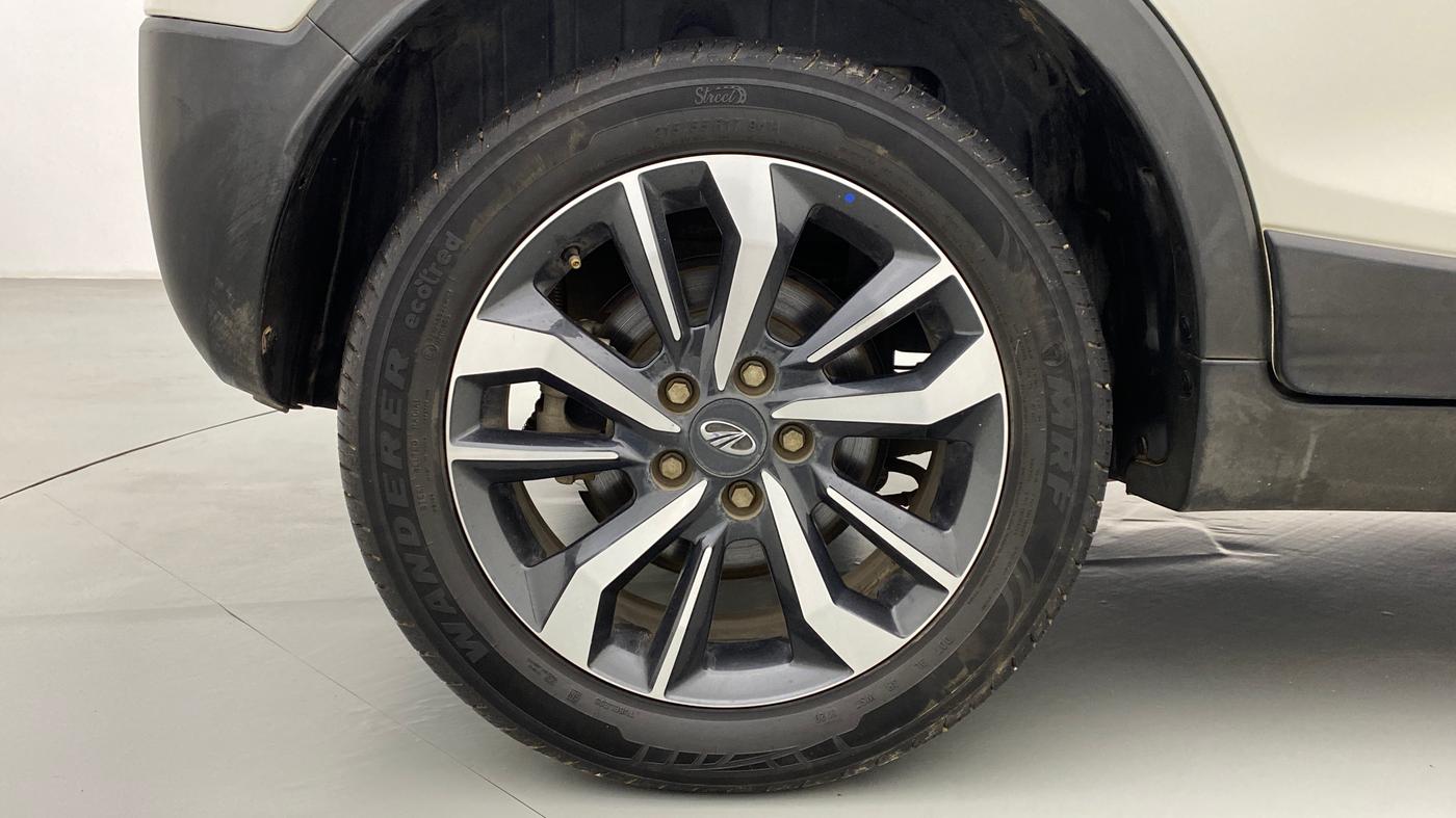 2020 Mahindra XUV300 W8 (O) DIESEL  AT, Diesel, Automatic, 27,041 km, Right Rear Wheel