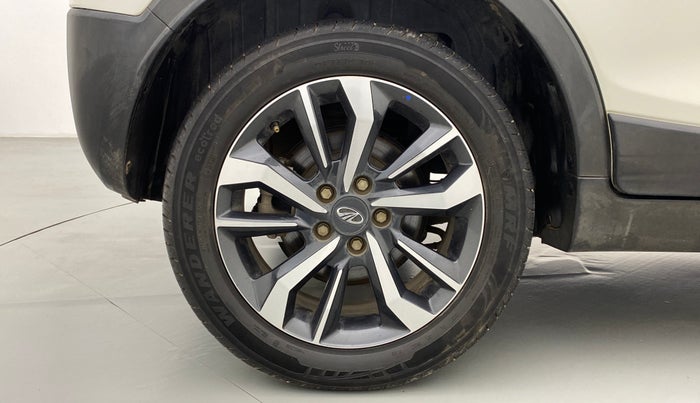 2020 Mahindra XUV300 W8 (O) DIESEL  AT, Diesel, Automatic, 27,041 km, Right Rear Wheel