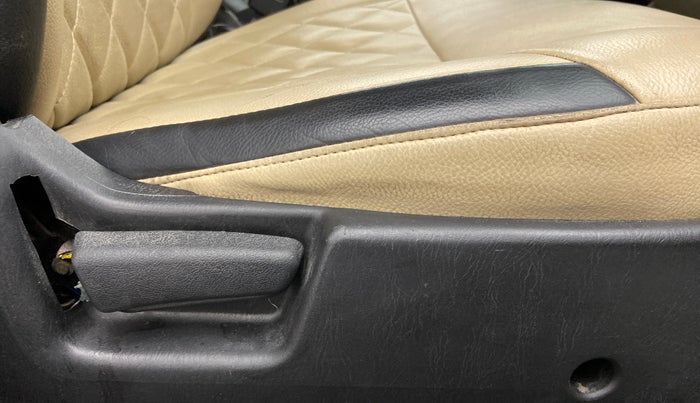 2019 Maruti Alto VXI, Petrol, Manual, 32,224 km, Driver Side Adjustment Panel