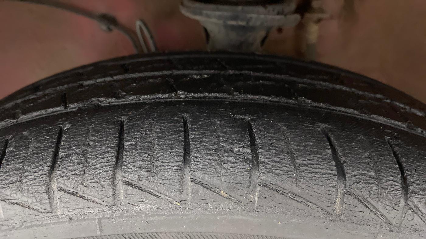 2019 Maruti Alto VXI, Petrol, Manual, 32,224 km, Left Front Tyre Tread