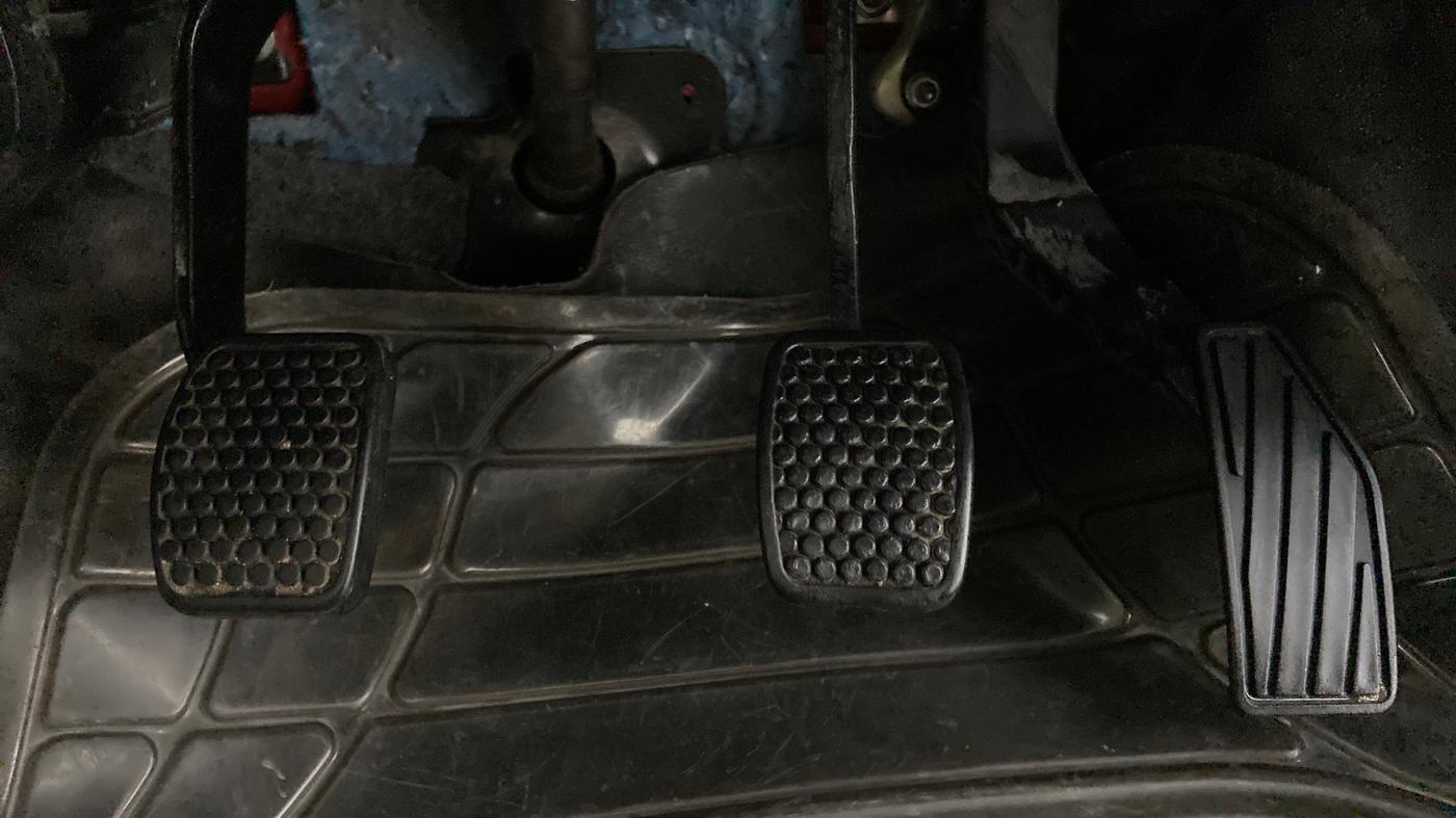 2019 Maruti Alto VXI, Petrol, Manual, 32,224 km, Pedals