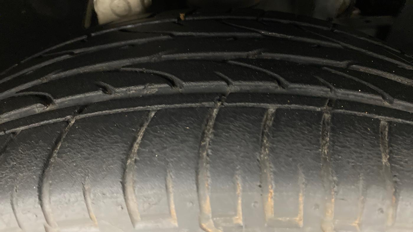 2018 Mahindra MARAZZO M8 7 STR, Diesel, Manual, 16,097 km, Right Front Tyre Tread