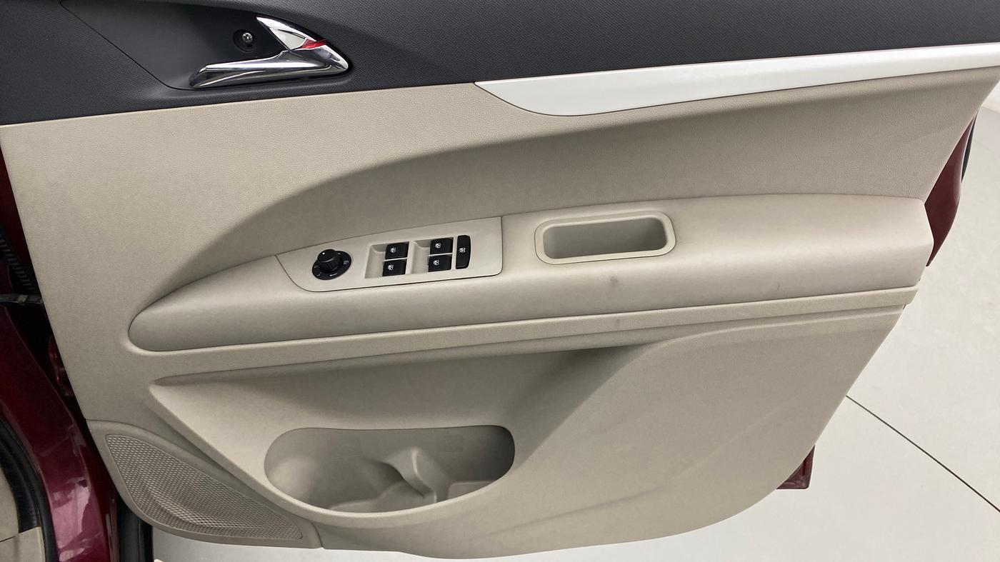 2018 Mahindra MARAZZO M8 7 STR, Diesel, Manual, 16,097 km, Driver Side Door Panels Control