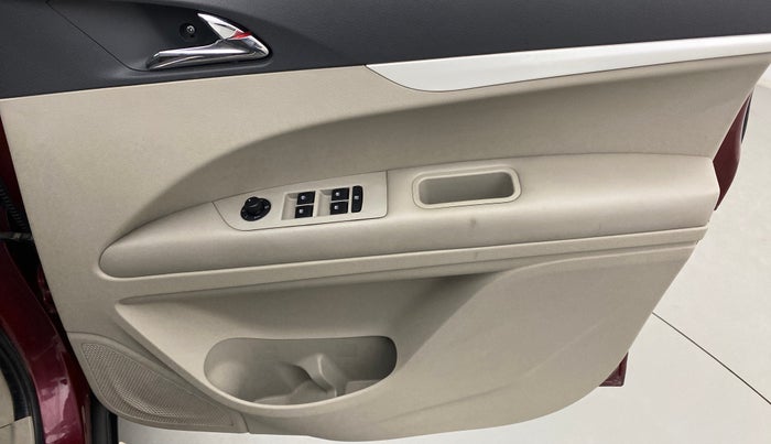 2018 Mahindra MARAZZO M8 7 STR, Diesel, Manual, 16,097 km, Driver Side Door Panels Control