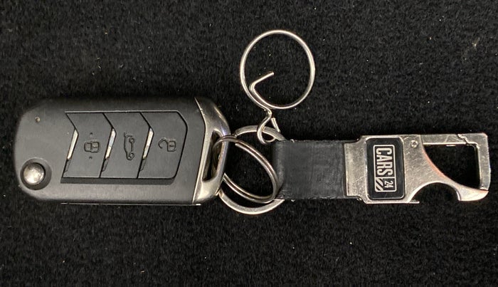 2018 Mahindra MARAZZO M8 7 STR, Diesel, Manual, 16,097 km, Key Close Up