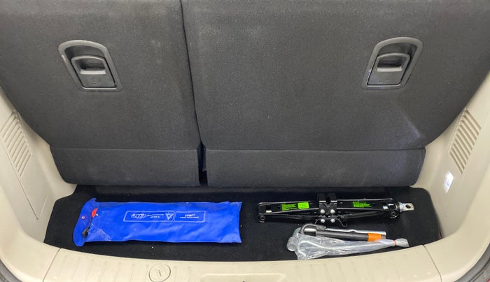 2018 Mahindra MARAZZO M8 7 STR, Diesel, Manual, 16,097 km, Boot Inside